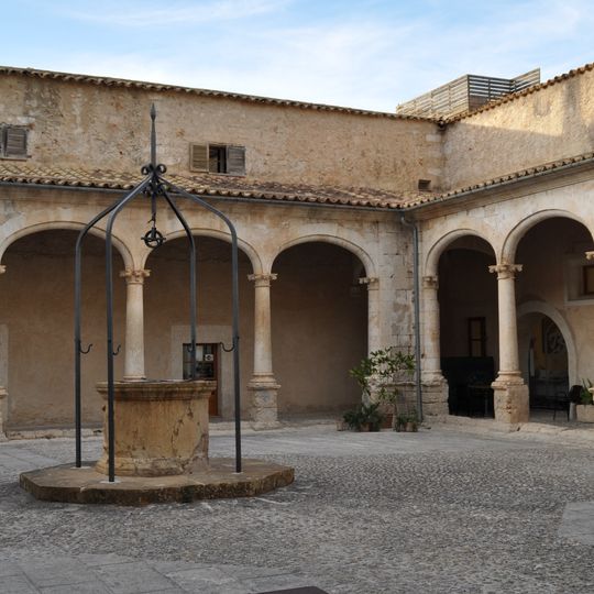 Iglesia y Convento de Jesús María Antiguo Convento de la Abadía)''
