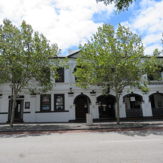 Aberdeen Hotel & St Johns Building