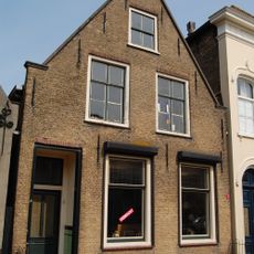 Voorstraat 32, Stad aan 't Haringvliet