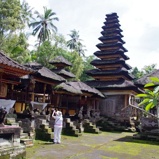 Pura Dalem Sakenan