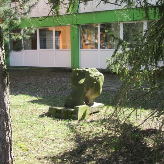 Socha Labuť v Šumperku na Erbenově ulici