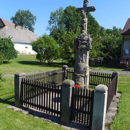 Wayside cross in the center of Suchý Důl