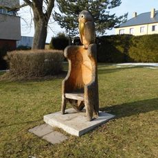 Plastika u obecního úřadu v Lánech