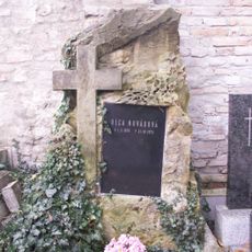 Náhrobek rodiny Makovičkovy a Novotných