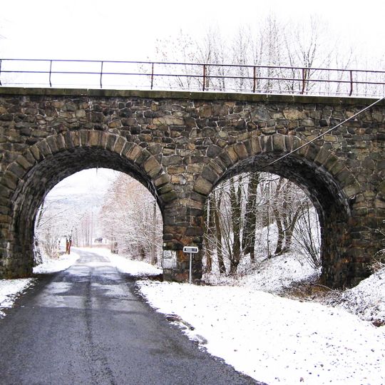 Železniční most přes silnici III/0225 a Andělici v Dobříkově