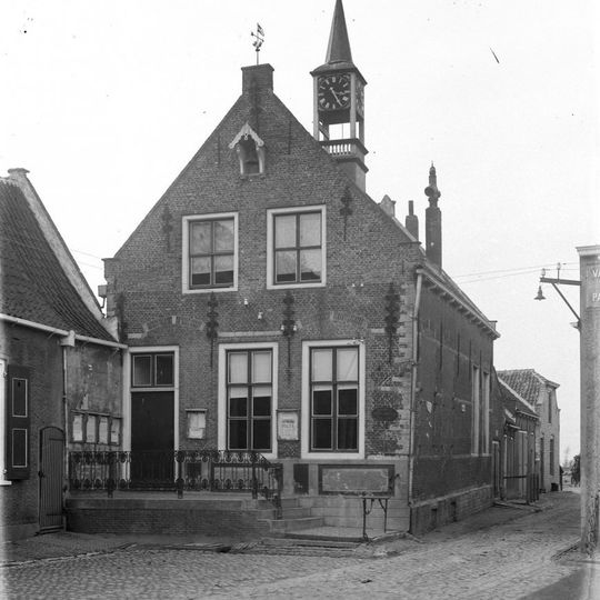 Raadhuis, Scherpenisse