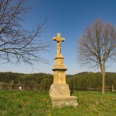 Kříž východně od Pivonína u silnice