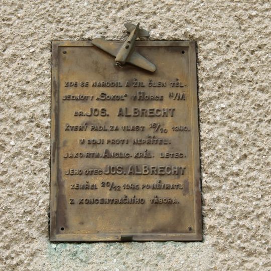 Pamětní deska v Horce nad Moravou v ulici Albrechtova