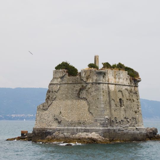 Scoglio Torre della Scuola Lighthouse