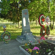 Братское захоронение советских воинов, партизан и мирных жителей, погибших в 1941-1944 гг. (Оредеж)