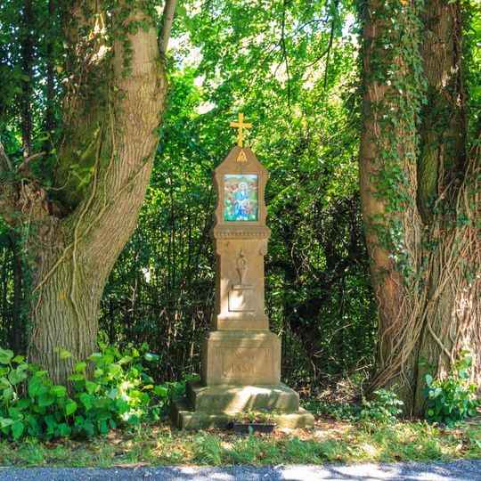 Sousoší Nejsvětější Trojice jižně od Horního Houžovce