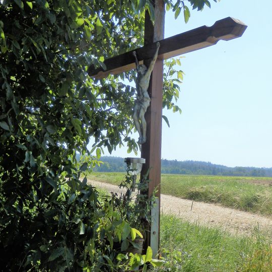 Holzkreuz an der Straße nach Klein Burgstall