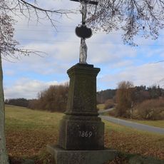 Kříž u silnice západně od Vlčatína