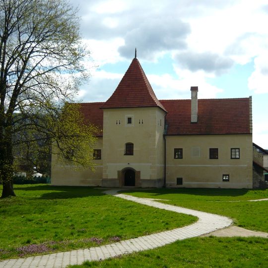 Vodný hrad s parkom, park