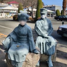 Statues  Of Izu-no-Odoriko and The Student