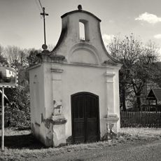 Kaple na návsi v Březí