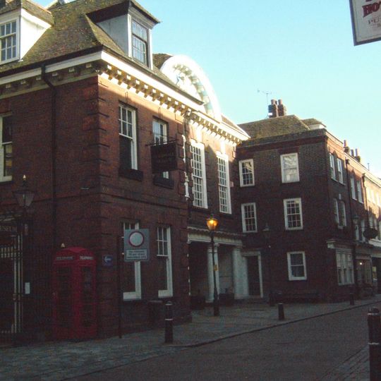 K6 telephone kiosk outside the Guildhall