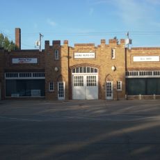 Lyons Garage