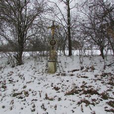 Kříž u silnice z Popelištné do Červené Řečice u chatové oblasti