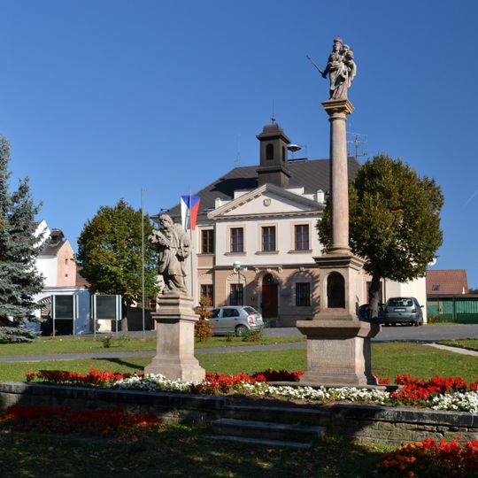 Sousoší Panny Marie, svatého Jana Nepomuckého a svatého Josefa