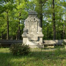 Gedenkstein im Eichenwald