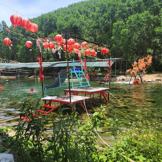 Nhà Nâu Trại Suối Khe Su 3