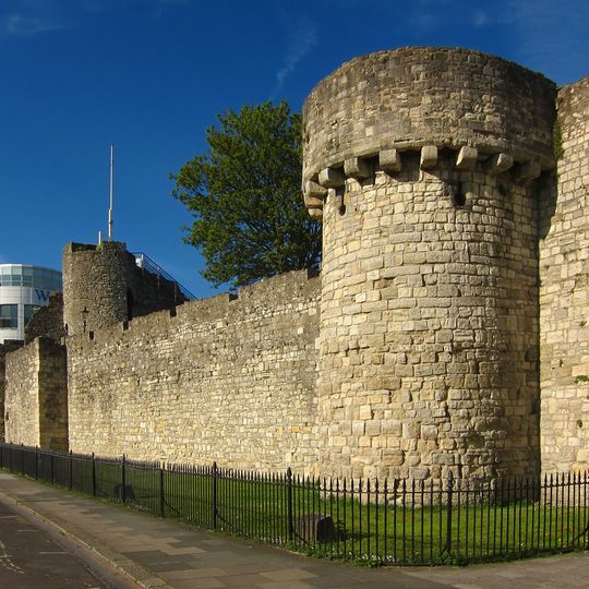 Town wall: section from 75yds E of Arundel Tower to limit of castle site including Arundel and Catchcold Towers