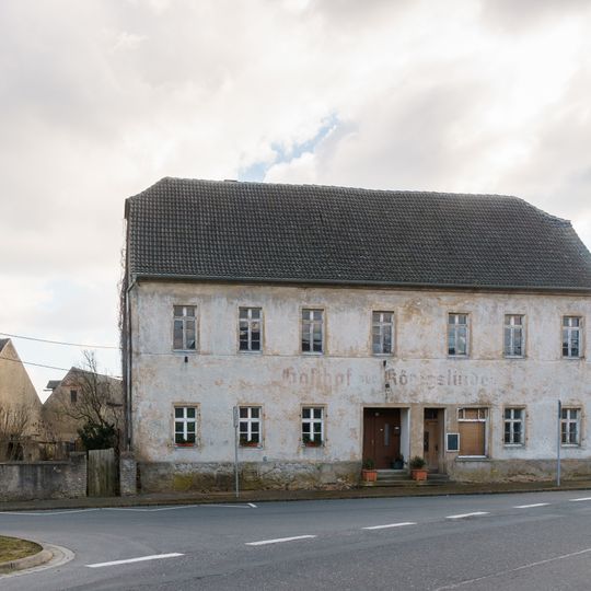 Ehemaliger Gasthof mit zwei Seitengebäuden Hohburger Straße 10