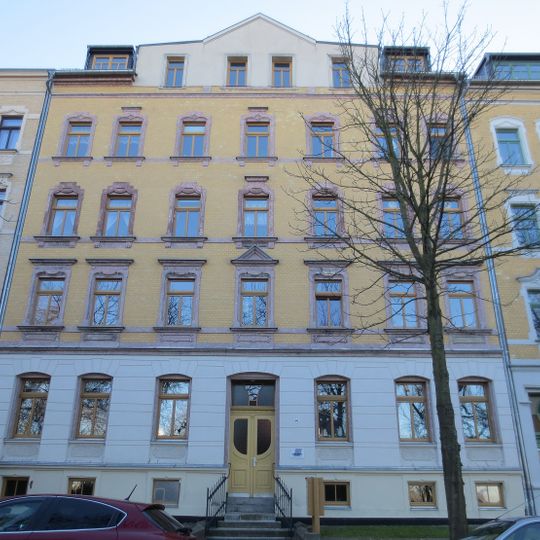 Mietshaus in geschlossener Bebauung mit Vorgarten Hilbersdorfer Straße 64