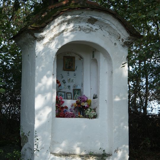 Kaplička u Velkého Dublínského rybníka východně od Radíče