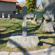 Kříž v kamenickém skanzenu v Louňovicích