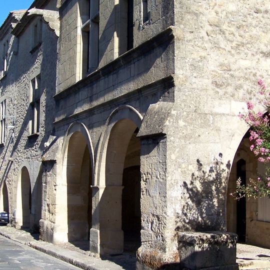 Maisons à arcades, place du Mercadiou