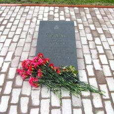 Место, где захоронен активный участник Гражданской войны, железнодорожник А.Ф. Рудак, погибший в 1918 г. от рук белогвардейцев (Волхов)