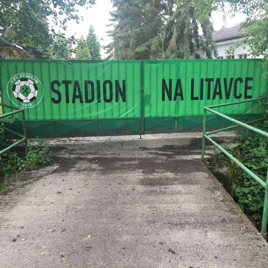 Most přes Litavku k bočnímu vjezdu stadionu Na Litavce v Příbrami