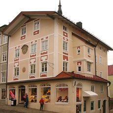 Wohn- und Geschäftshaus