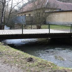 Lávka přes Stařečský potok v Libušině údolí u kaple sv. Jana Nepomuckého