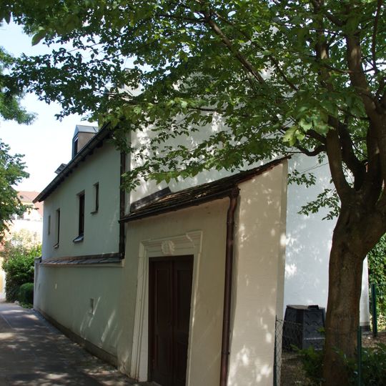 Gartenmauer mit Pforte