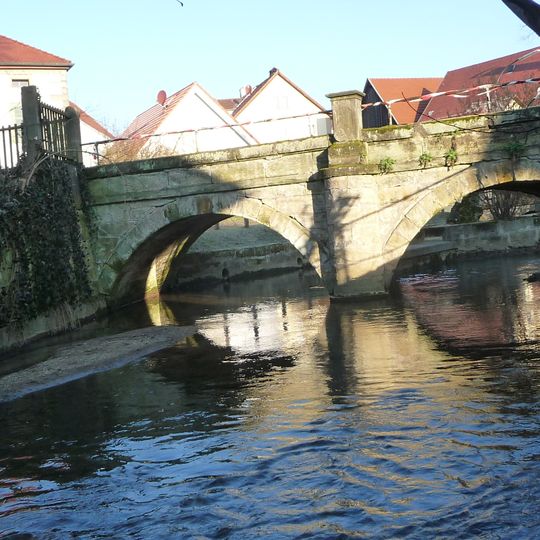 Straßenbrücke