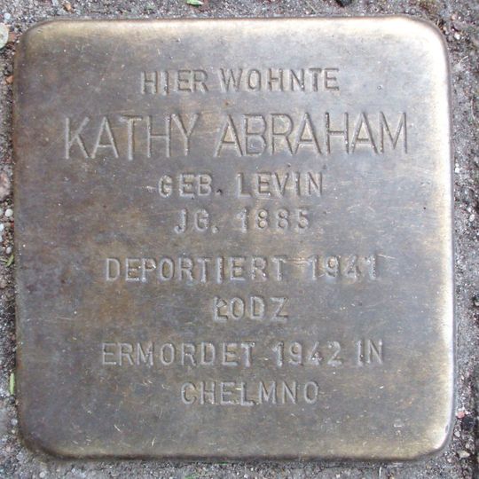 Stolperstein en memoria de Kathy Abraham