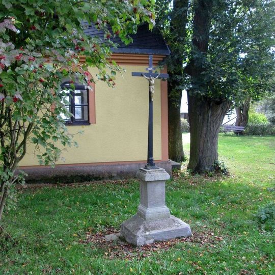 Kříž u kaple v Poříčí