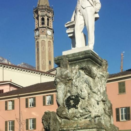 Monumento a Mario Cermenati