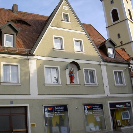 Rückwärtig einbezogenes Reststück der Stadtbefestigung