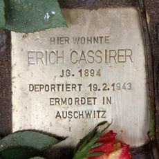 Stolperstein en memoria de Erich Cassirer