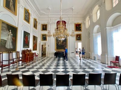 Interior 0