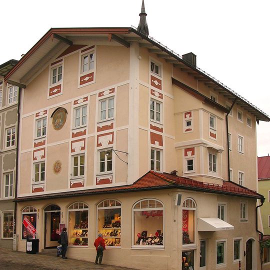 Wohn- und Geschäftshaus