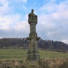 Sousoší svaté trojice v Jakubovicích u polní cesty