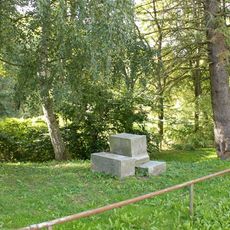 Pomník padlým v Řepové u hlavní silnice