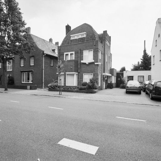 Graaf Huynlaan 19, Geleen