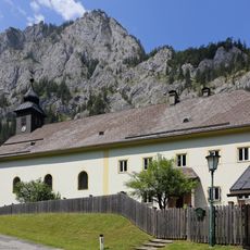 Filialkirche und Pfarrhof in Weichselboden