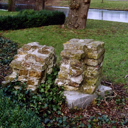 Terrein waarin overblijfselen van een curtis , het kasteel van Wateringen , een klooster Datering